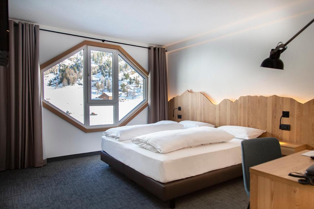 Blu Hotel Senales - Hotel Zirm マーゾ・コルト 部屋 写真